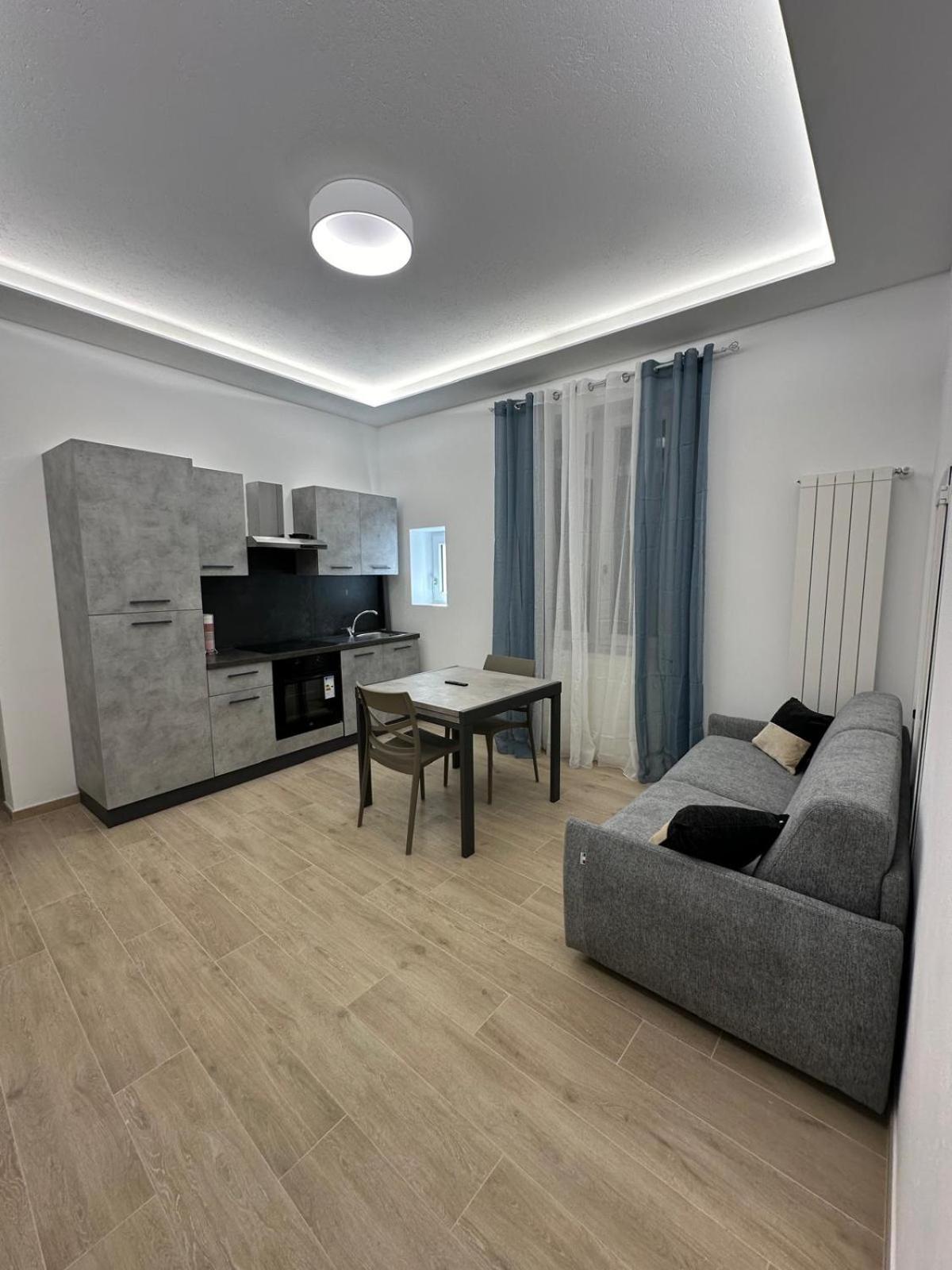 Apartment Ari's